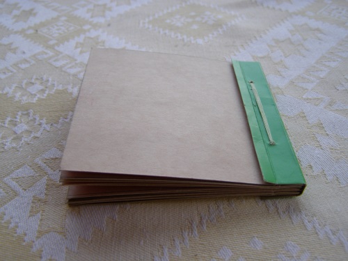 Яскрава і пізнавальна книжка-малятко
