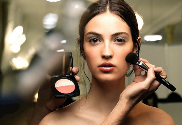 Ефектний макіяж на 8 Березня: секрети Chanel