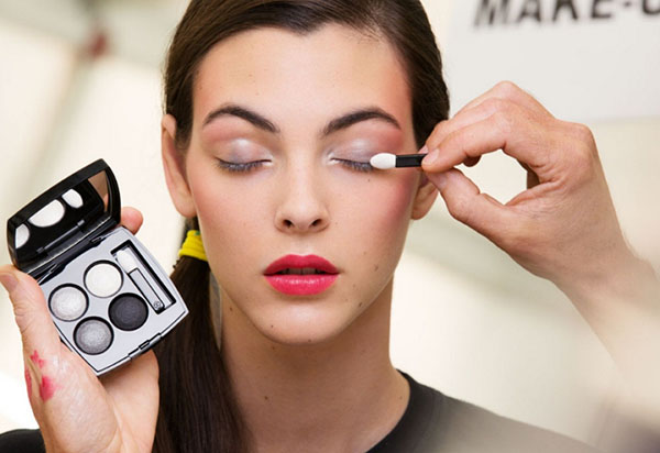 Ефектний макіяж на 8 Березня: секрети Chanel
