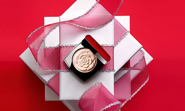 Чудове тріо: новинки Chanel для сяючого макіяжу