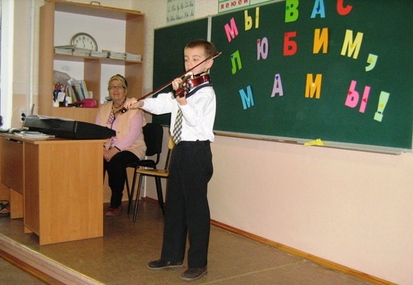День матері в школі - сценарій для старшокласників, заходи, класна година, присвячені святу