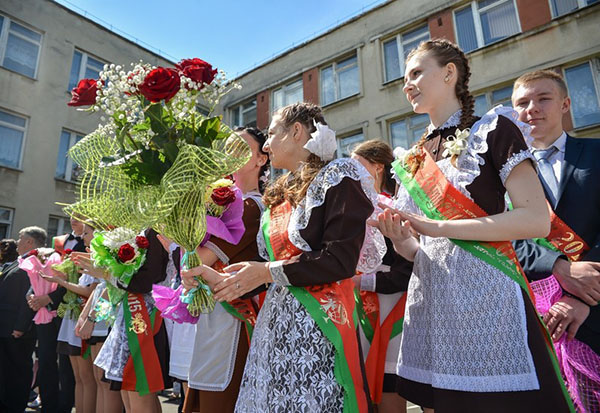 Урочиста лінійка на останній дзвоник 2017 - сценарій