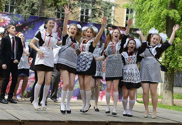 Урочиста лінійка на останній дзвоник 2017 - сценарій