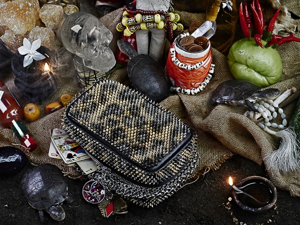 Подушка для Попелюшки: сумки-клатчі Piloutin від Christian Louboutin