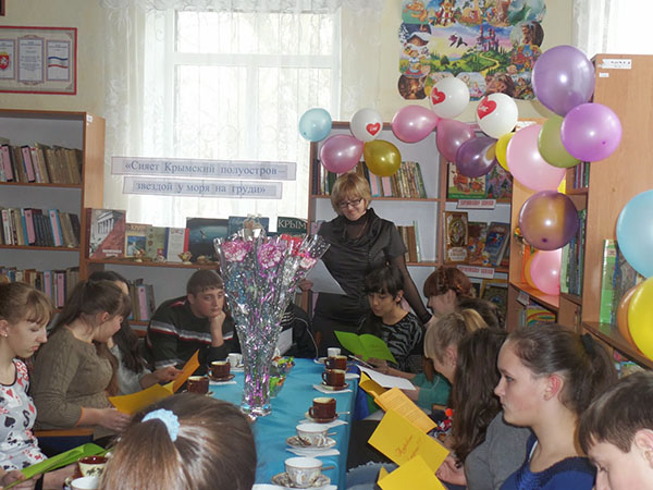 Привітання дівчаток з 8 Березня