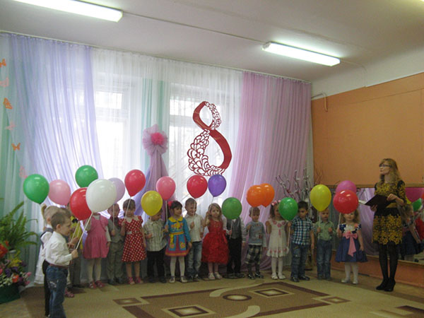 Привітання дівчаток з 8 Березня