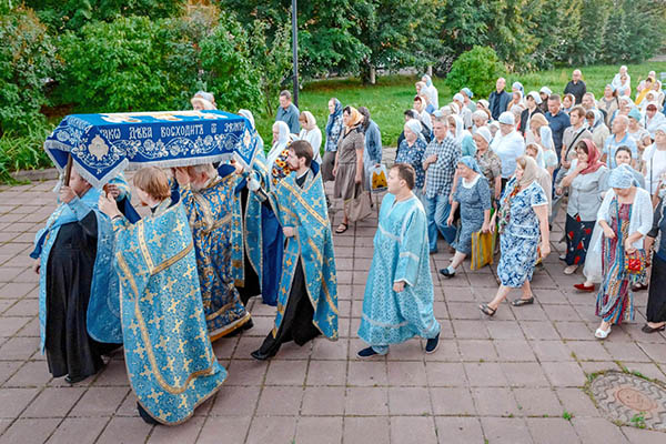 Успіння Пресвятої Богородиці 2017: прикмети і поздоровлення