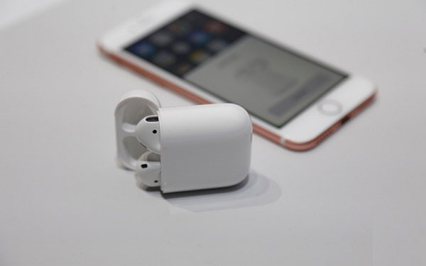 Звук без кордонів: бездротові навушники Apple AirPods
