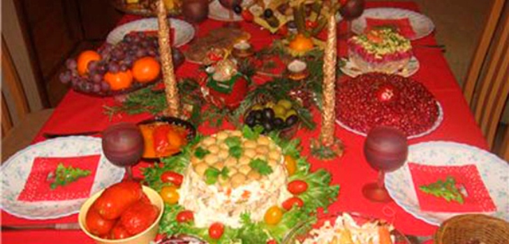 новорічний стіл