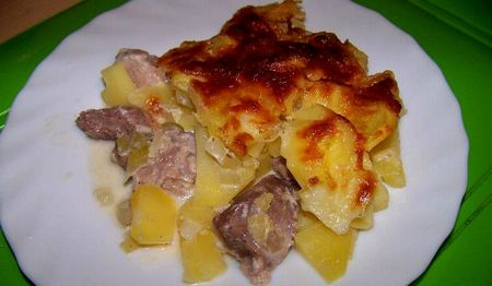 Картопля з м'ясом в духовці: як приготувати смачно? Картопля з м'ясом в духовці: як приготувати смачно?