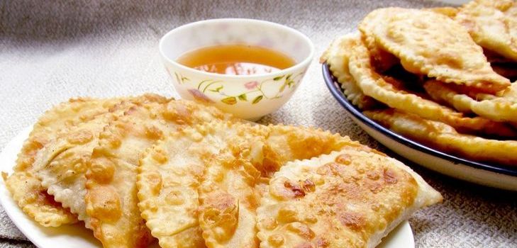 Кавказькі пиріжки з м'ясом - чебуреки Кавказькі пиріжки з м'ясом - чебуреки