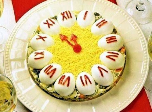 салат у вигляді годинника