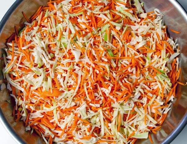 Маринована капуста на зиму - хрустка, в розсолі, смачна, з аспірином, в банках, без стерилізації, під залізні кришки