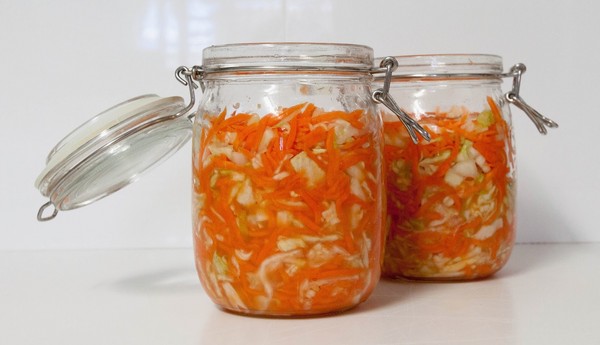 Маринована капуста на зиму - хрустка, в розсолі, смачна, з аспірином, в банках, без стерилізації, під залізні кришки