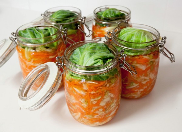 Маринована капуста на зиму - хрустка, в розсолі, смачна, з аспірином, в банках, без стерилізації, під залізні кришки