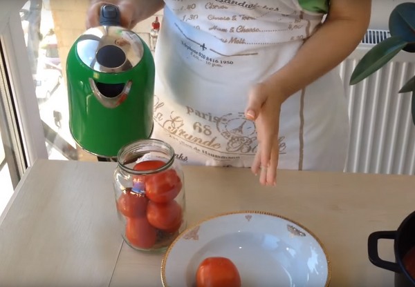 Помідори у власному соку на зиму, рецепти з фото
