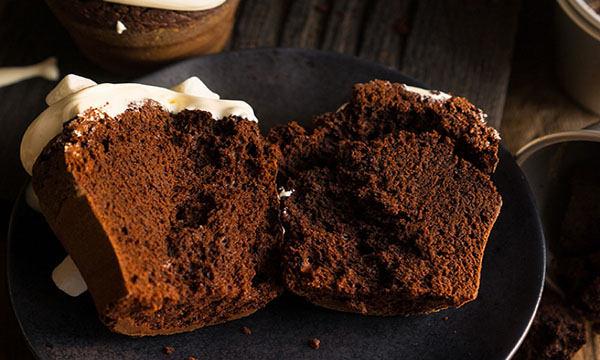 Простий рецепт: святкові шоколадні кекси з ганашем