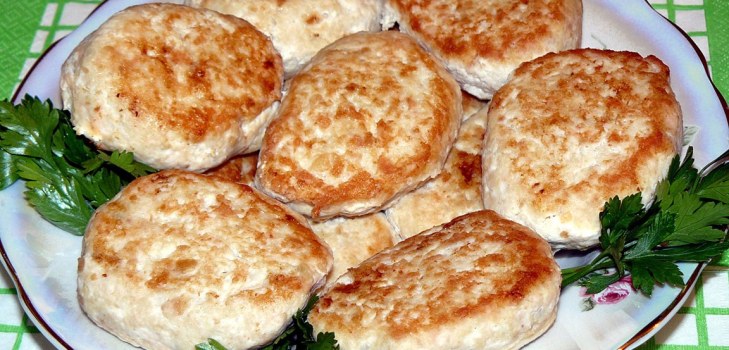 котлети на тарілці