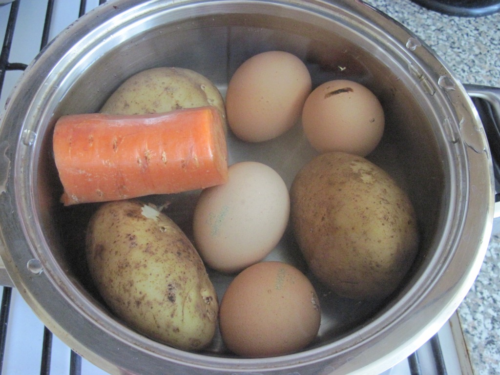 продукти в каструлі