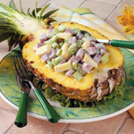 Салат з ананасами і шинкою