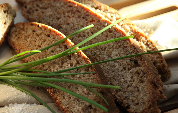 Тонкощі приготування хліба з гречаними пластівцями: рецепт корисної і ситної випічки