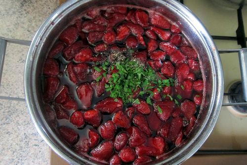 Полуничне варення з м'ятою