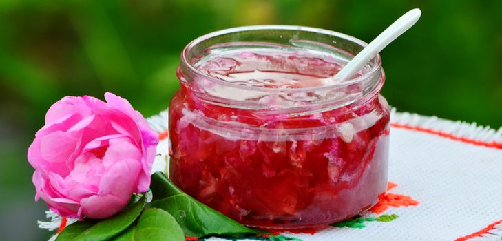 Рецепт класичного варення з троянд