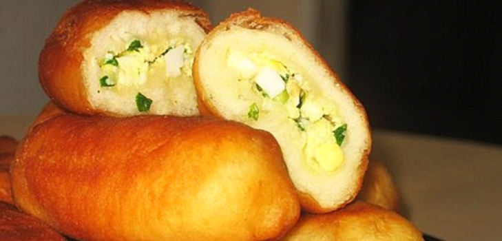 пиріжки з цибулею і яйцем